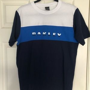 NEVER WORN : Oakley Slim Fit Tee